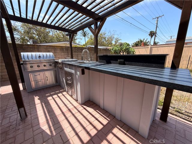 3035 A Lees, Long Beach, CA 90808
