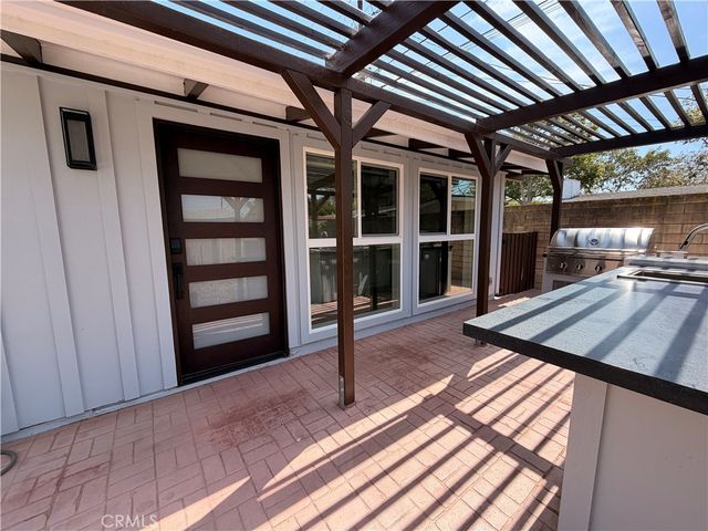3035 A Lees, Long Beach, CA 90808