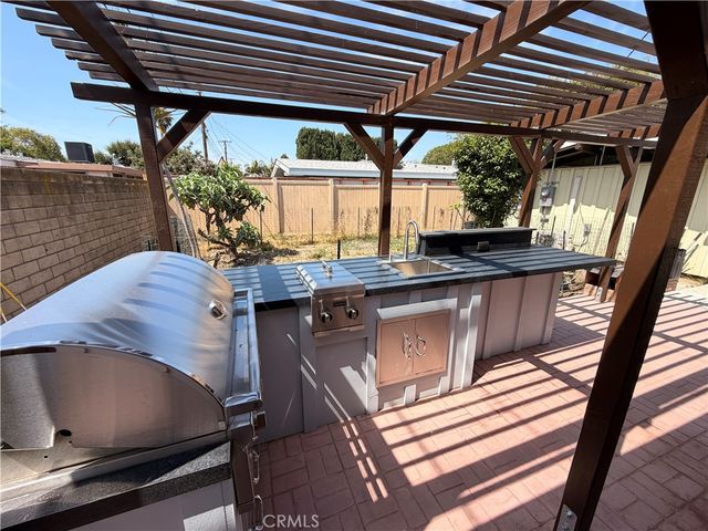 3035 A Lees, Long Beach, CA 90808