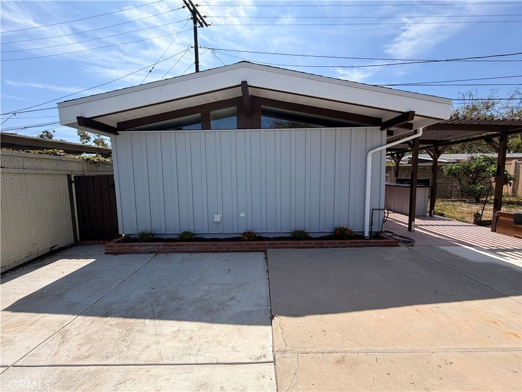 3035 A Lees, Long Beach, CA 90808