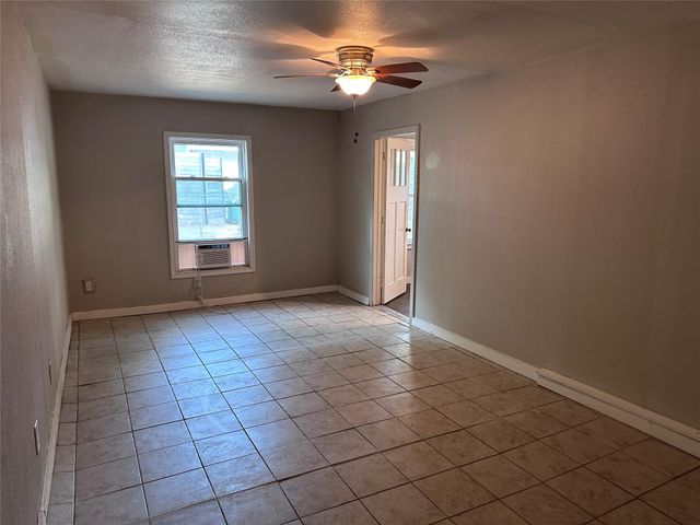 808 E 46th ST B, Austin, TX 78751