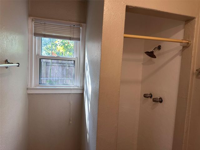 808 E 46th ST B, Austin, TX 78751