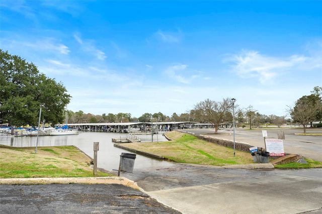 4949 Pleasure Lake Lane, Willis, TX 77318