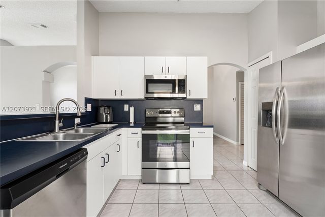 15840 SW 85th St, Miami, FL 33193