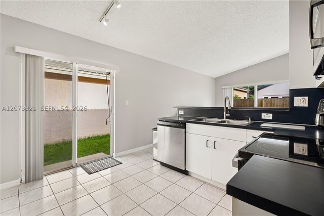 15840 SW 85th St, Miami, FL 33193