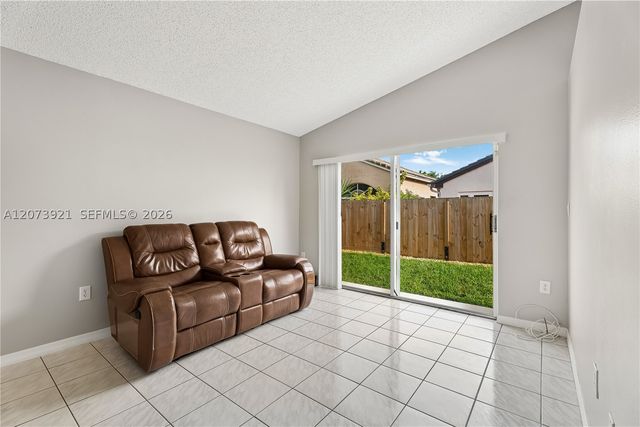 15840 SW 85th St, Miami, FL 33193