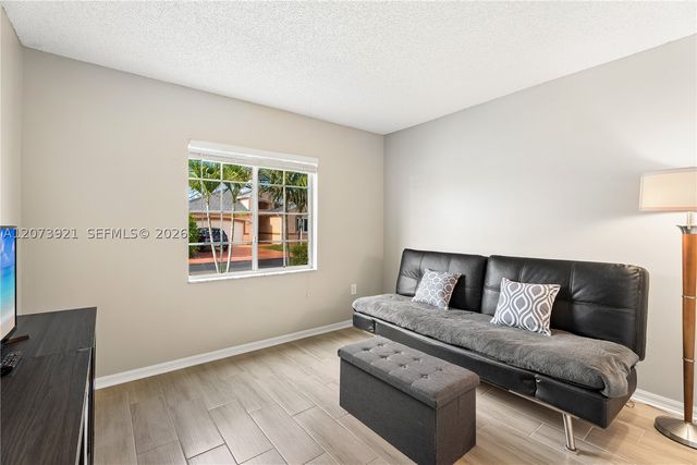 15840 SW 85th St, Miami, FL 33193