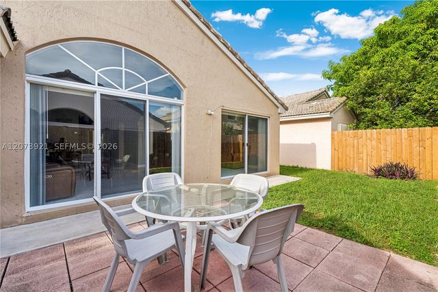 15840 SW 85th St, Miami, FL 33193