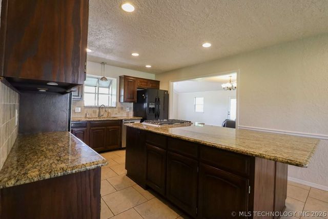 19110 E 97th Street, Broken Arrow, OK 74012