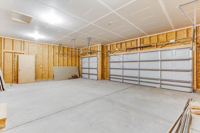 2224 E Arrowhead St, Andover, KS 67002