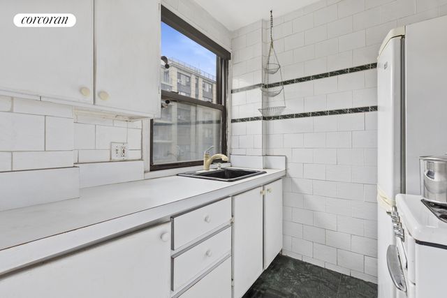 9851 64th Ave Apt 4J, New York City, NY 11374