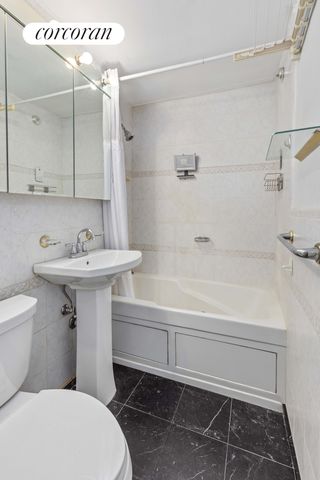 9851 64th Ave Apt 4J, New York City, NY 11374