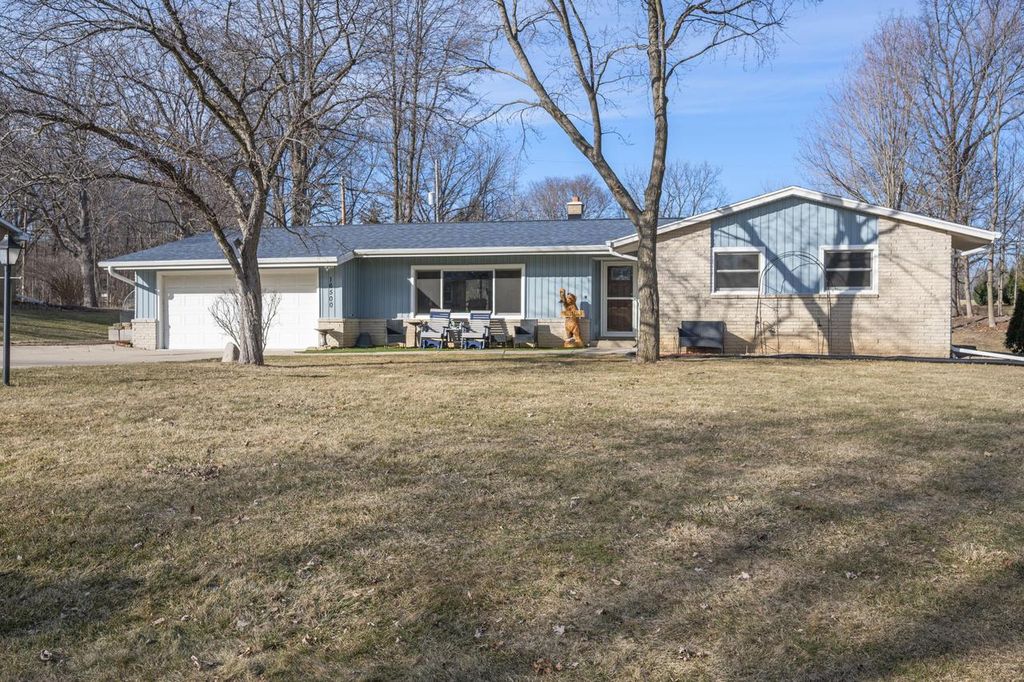 16500 Willow Ridge LANE, Brookfield, WI 53005