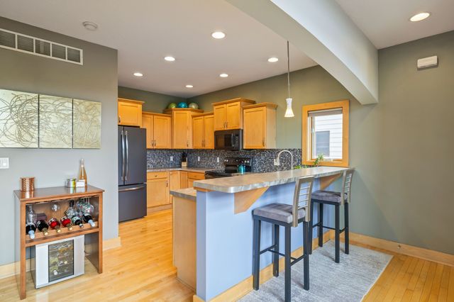 5683 Long Meadow Court, Johnston, IA 50131