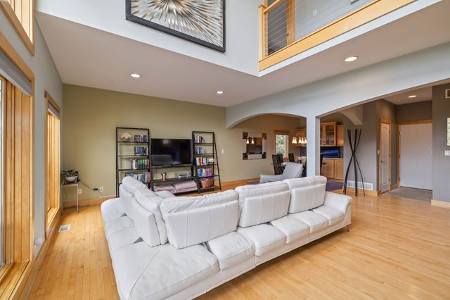 5683 Long Meadow Court, Johnston, IA 50131