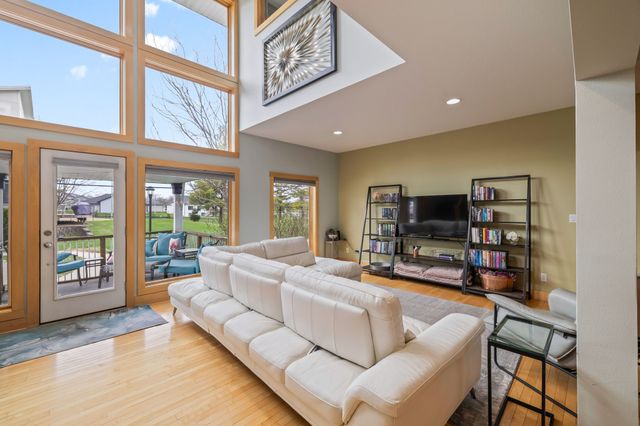 5683 Long Meadow Court, Johnston, IA 50131