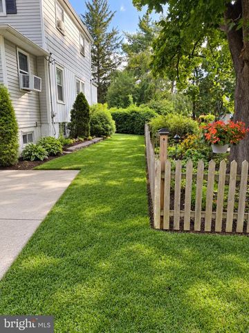 17 OLD NEW RD, Monmouth Junction, NJ 08852