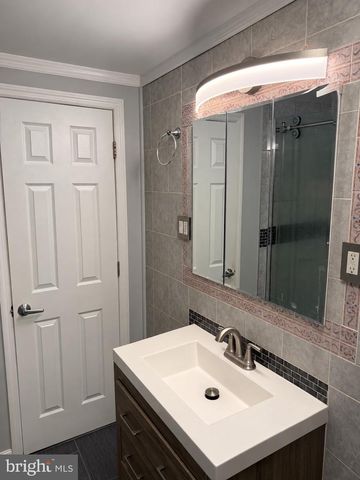 17 OLD NEW RD, Monmouth Junction, NJ 08852