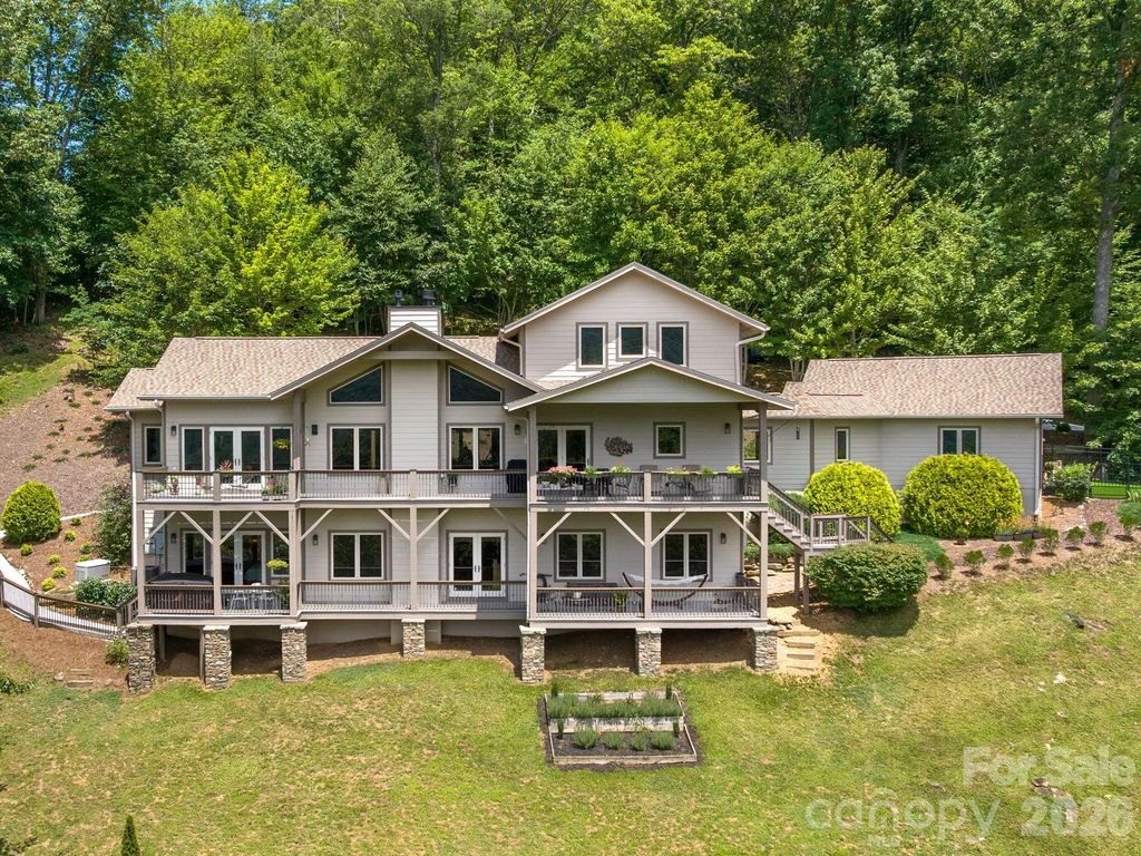 37 Enclave Drive, Waynesville, NC 28786