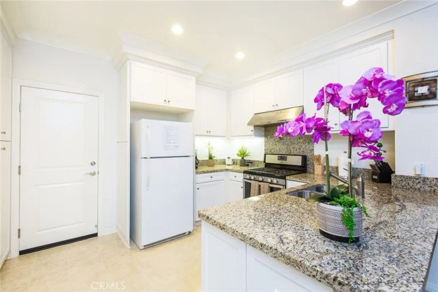 137 kempton, Irvine, CA 92620
