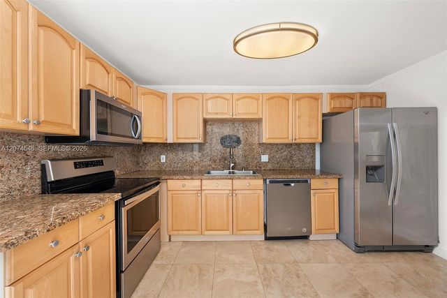 881 Ocean Drive 16F, Key Biscayne, FL 33149