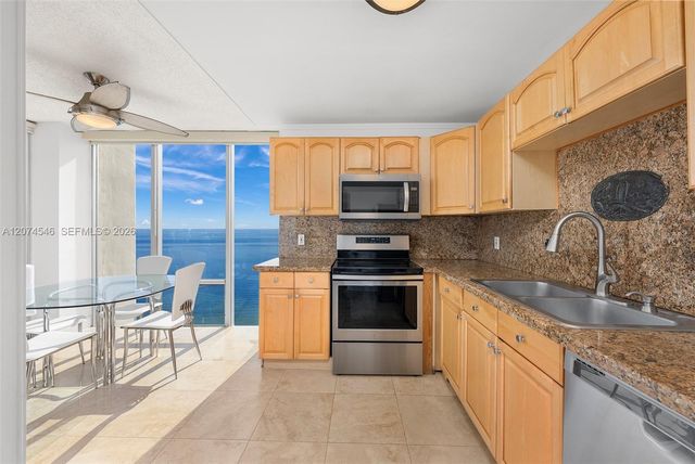 881 Ocean Drive 16F, Key Biscayne, FL 33149