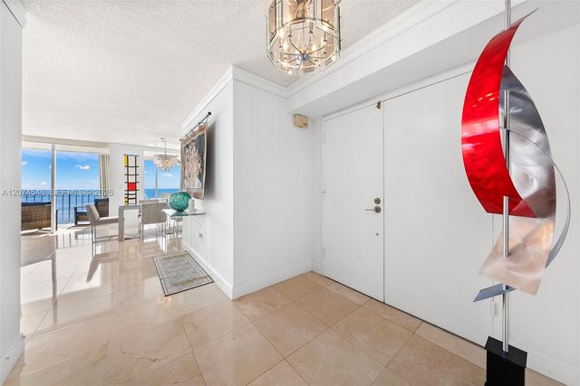 881 Ocean Drive 16F, Key Biscayne, FL 33149