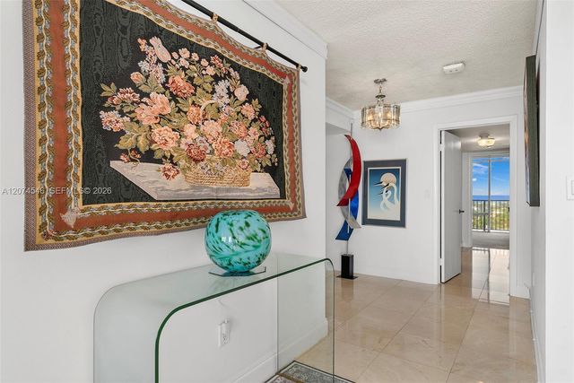 881 Ocean Drive 16F, Key Biscayne, FL 33149
