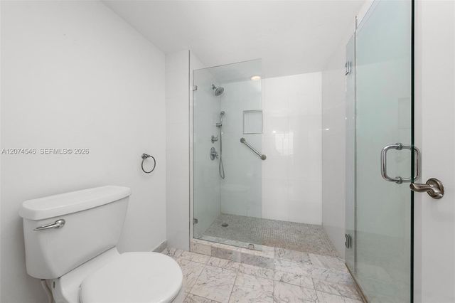 881 Ocean Drive 16F, Key Biscayne, FL 33149