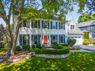 4744 Kings Way N, Gurnee, IL 60031