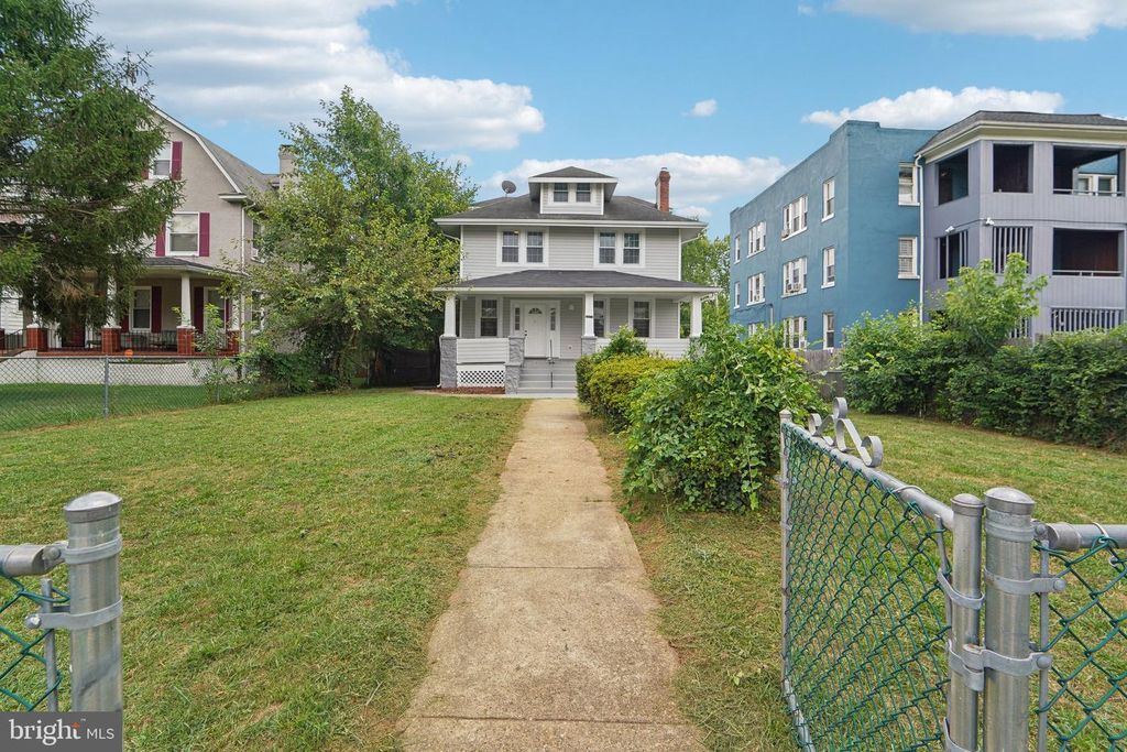 3911 CHATHAM RD, Baltimore, MD 21207