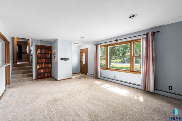 4004 S Marion Rd Road, Sioux Falls, SD 57106