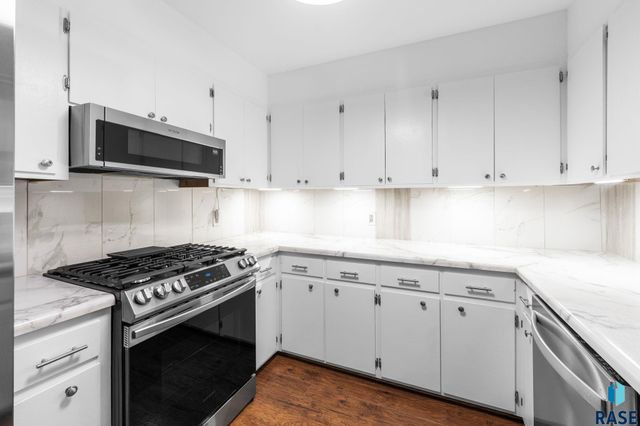 4004 S Marion Rd Road, Sioux Falls, SD 57106