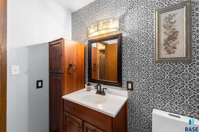 4004 S Marion Rd Road, Sioux Falls, SD 57106