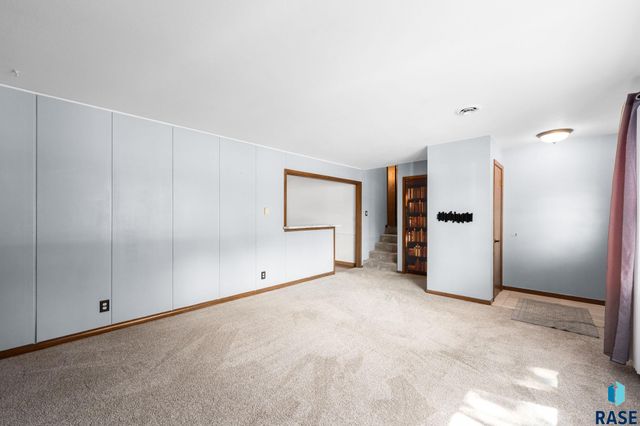 4004 S Marion Rd Road, Sioux Falls, SD 57106