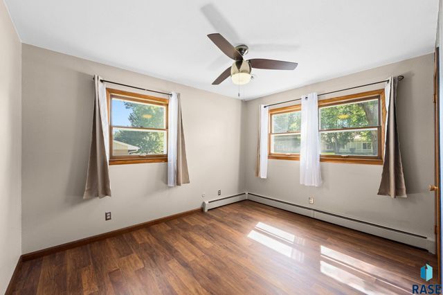 4004 S Marion Rd Road, Sioux Falls, SD 57106