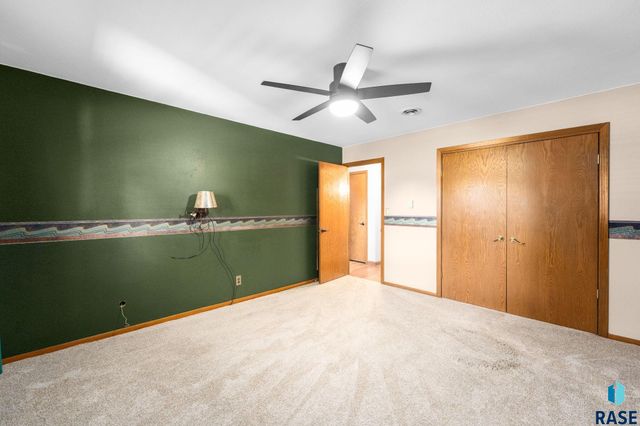 4004 S Marion Rd Road, Sioux Falls, SD 57106