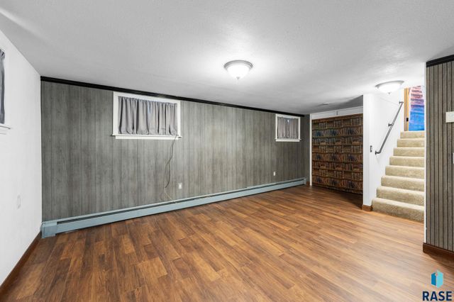 4004 S Marion Rd Road, Sioux Falls, SD 57106