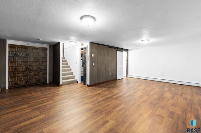 4004 S Marion Rd Road, Sioux Falls, SD 57106