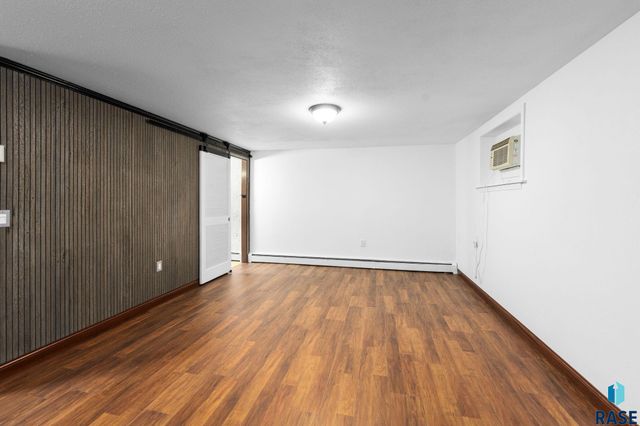 4004 S Marion Rd Road, Sioux Falls, SD 57106