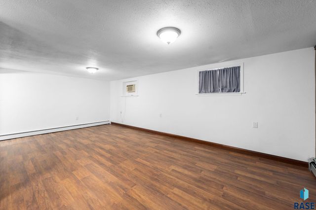 4004 S Marion Rd Road, Sioux Falls, SD 57106