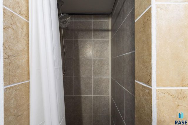 4004 S Marion Rd Road, Sioux Falls, SD 57106