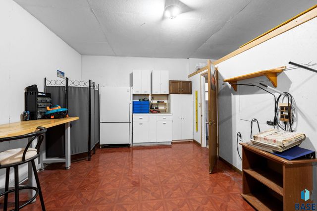 4004 S Marion Rd Road, Sioux Falls, SD 57106
