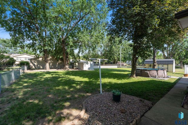 4004 S Marion Rd Road, Sioux Falls, SD 57106