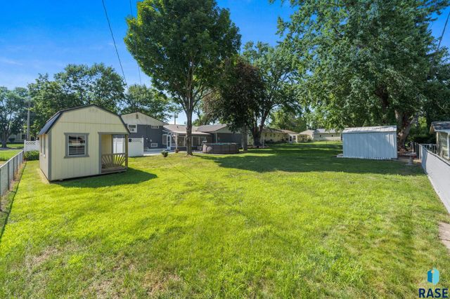 4004 S Marion Rd Road, Sioux Falls, SD 57106