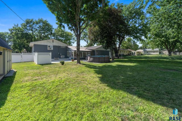 4004 S Marion Rd Road, Sioux Falls, SD 57106
