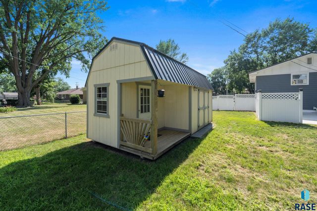 4004 S Marion Rd Road, Sioux Falls, SD 57106