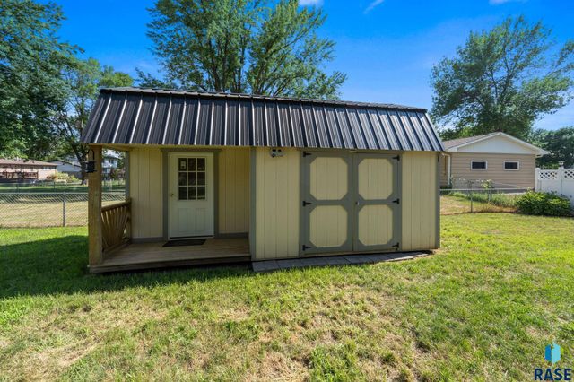 4004 S Marion Rd Road, Sioux Falls, SD 57106