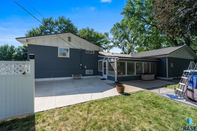 4004 S Marion Rd Road, Sioux Falls, SD 57106