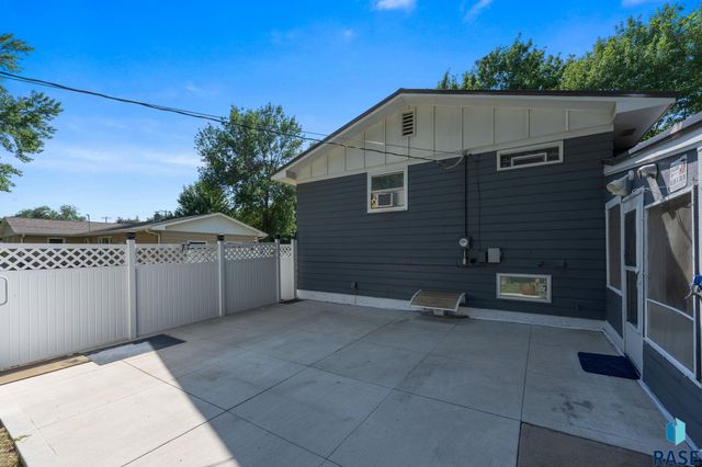 4004 S Marion Rd Road, Sioux Falls, SD 57106